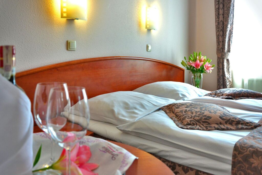Call Girls in Hotel